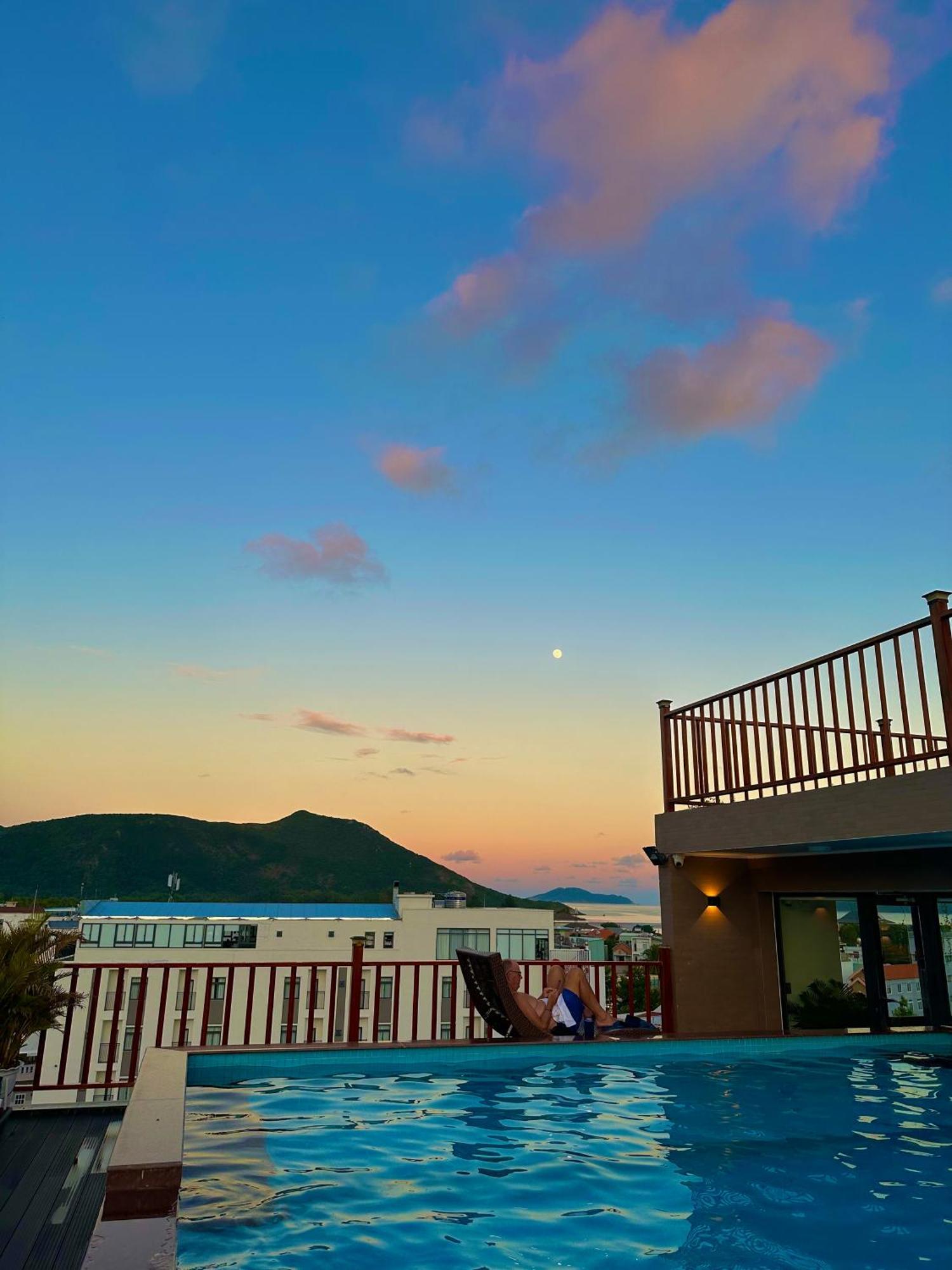 Chi Khu Co Ong Tuan Ninh Hotel II מראה חיצוני תמונה
