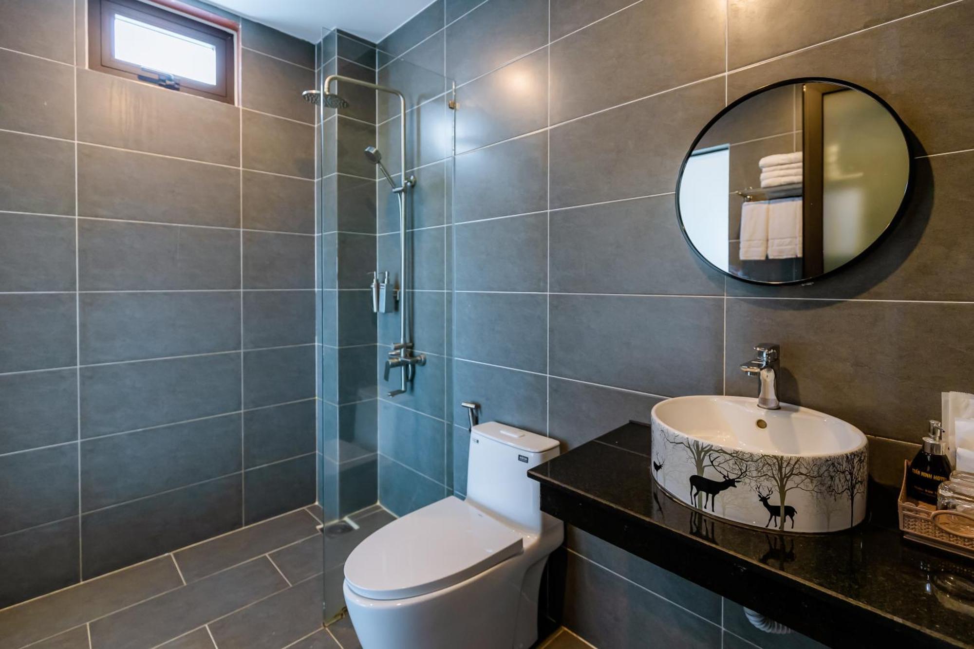 Chi Khu Co Ong Tuan Ninh Hotel II מראה חיצוני תמונה